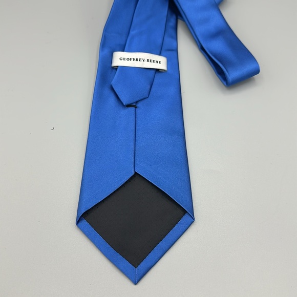 Geoffrey Beene Silk Tie - Picture 2 of 3
